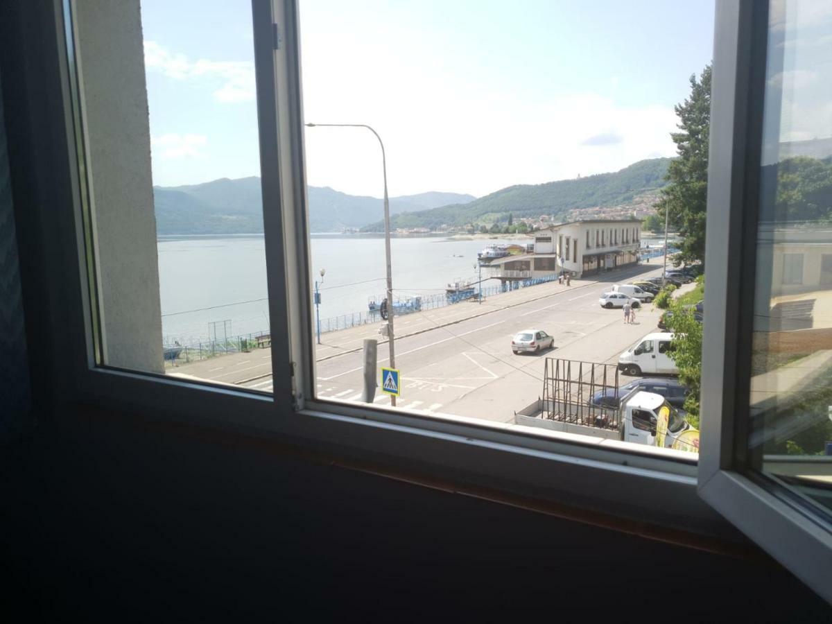 Apartament Denis Leilighet Orşova Eksteriør bilde